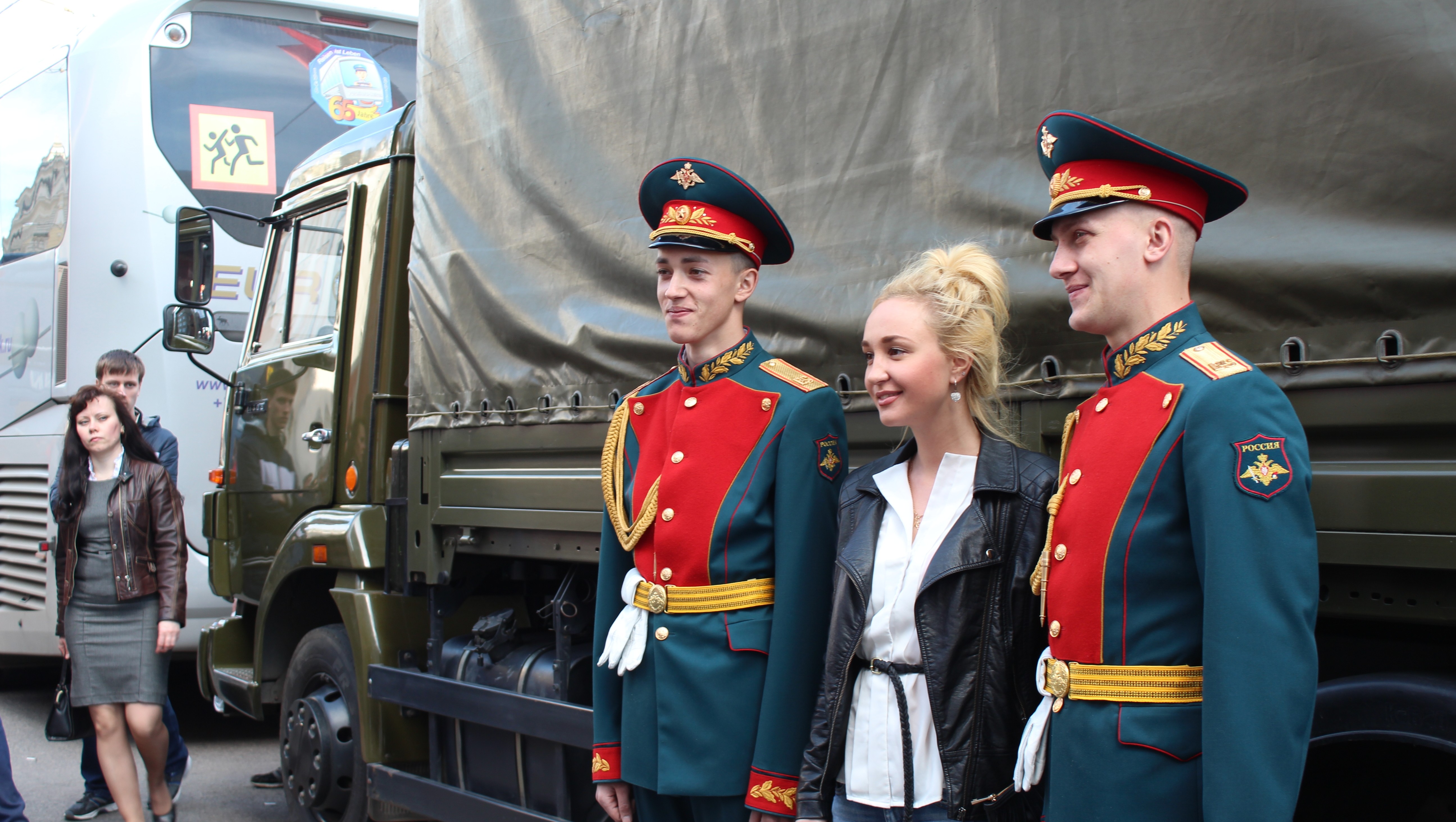 Rusos toman las calles de Moscú para celebrar los 70 años del fin de la II Guerra Mundial