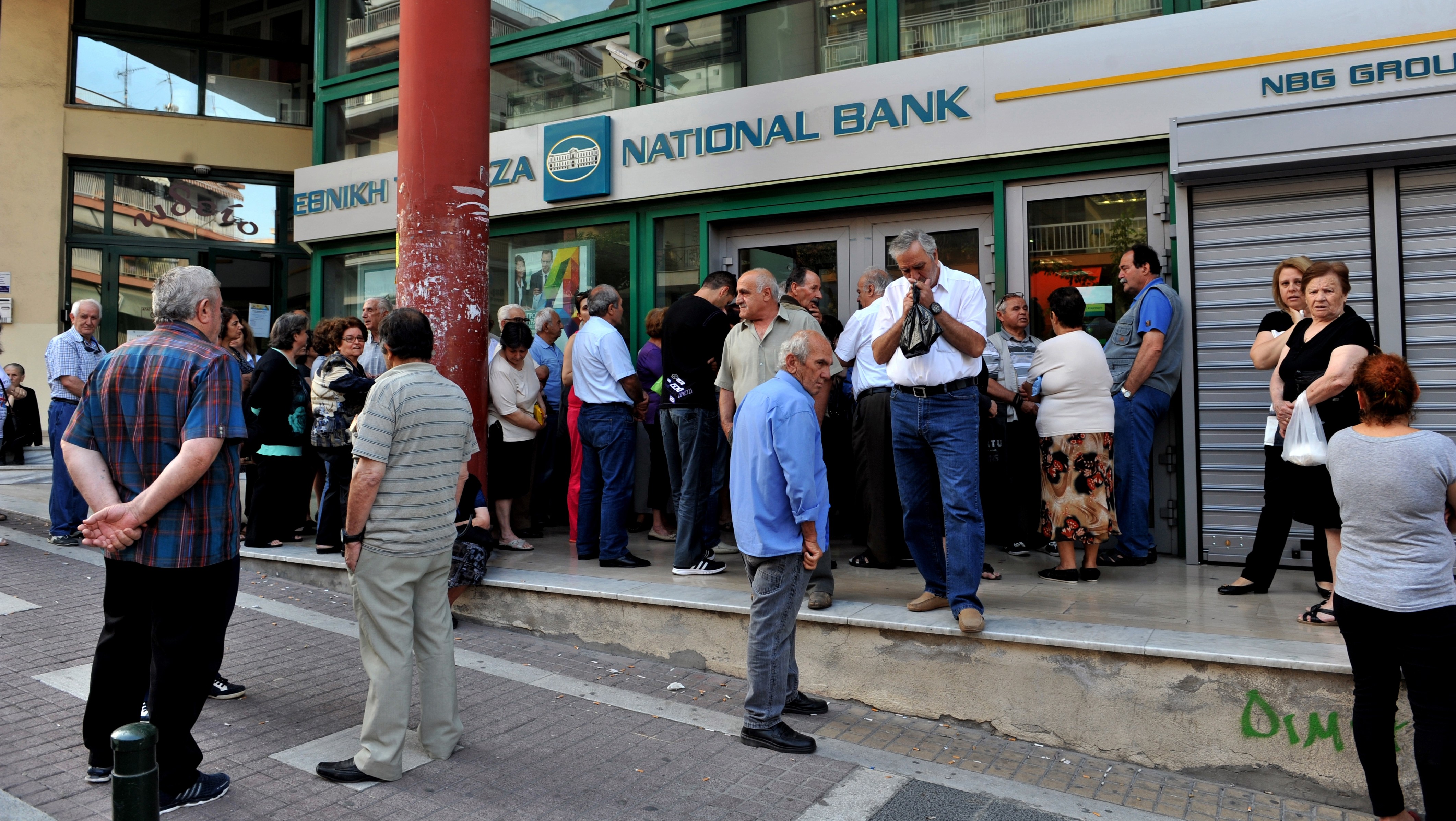  Crisis económica en Grecia: Corralito y cierre de bancos