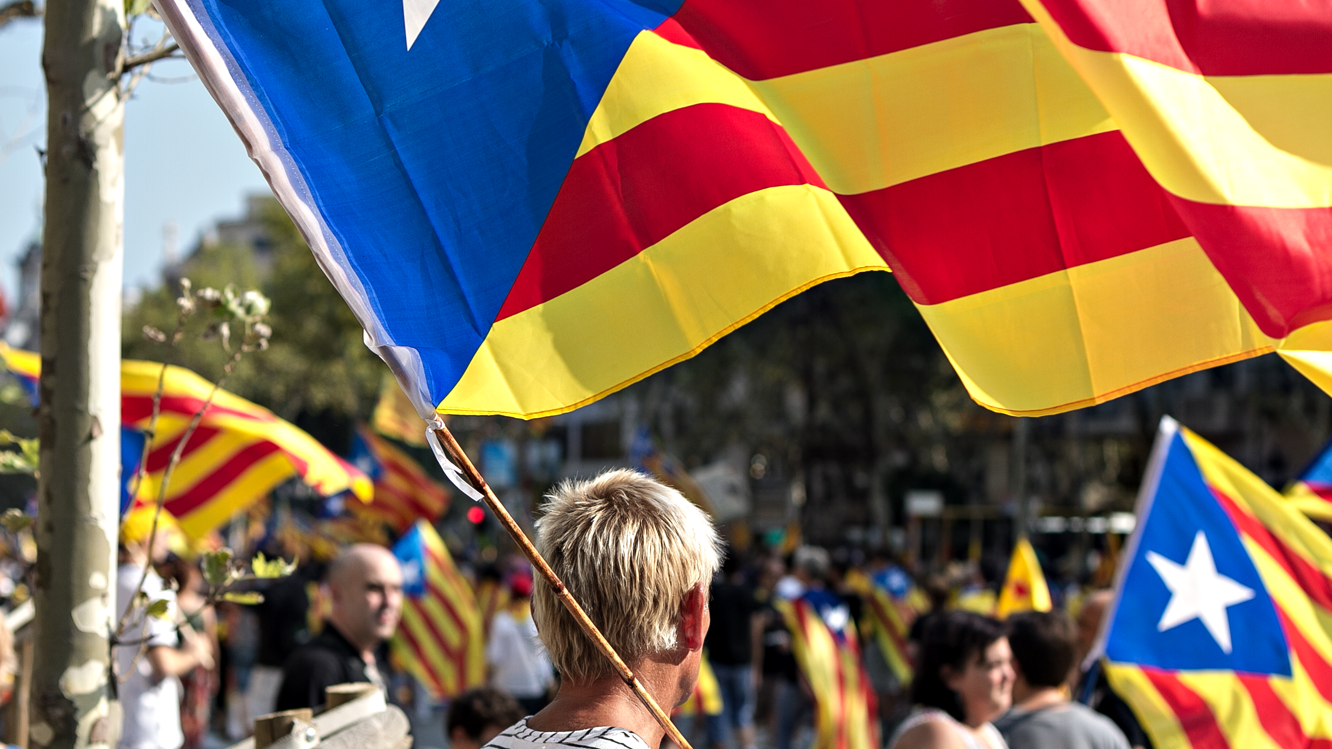  Cataluña hacia el abismo por la manipulación de las emociones