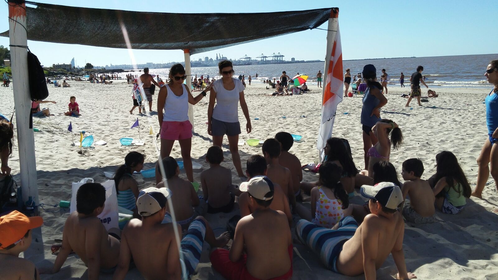  Pequeños arqueólogos en las playas de Montevideo