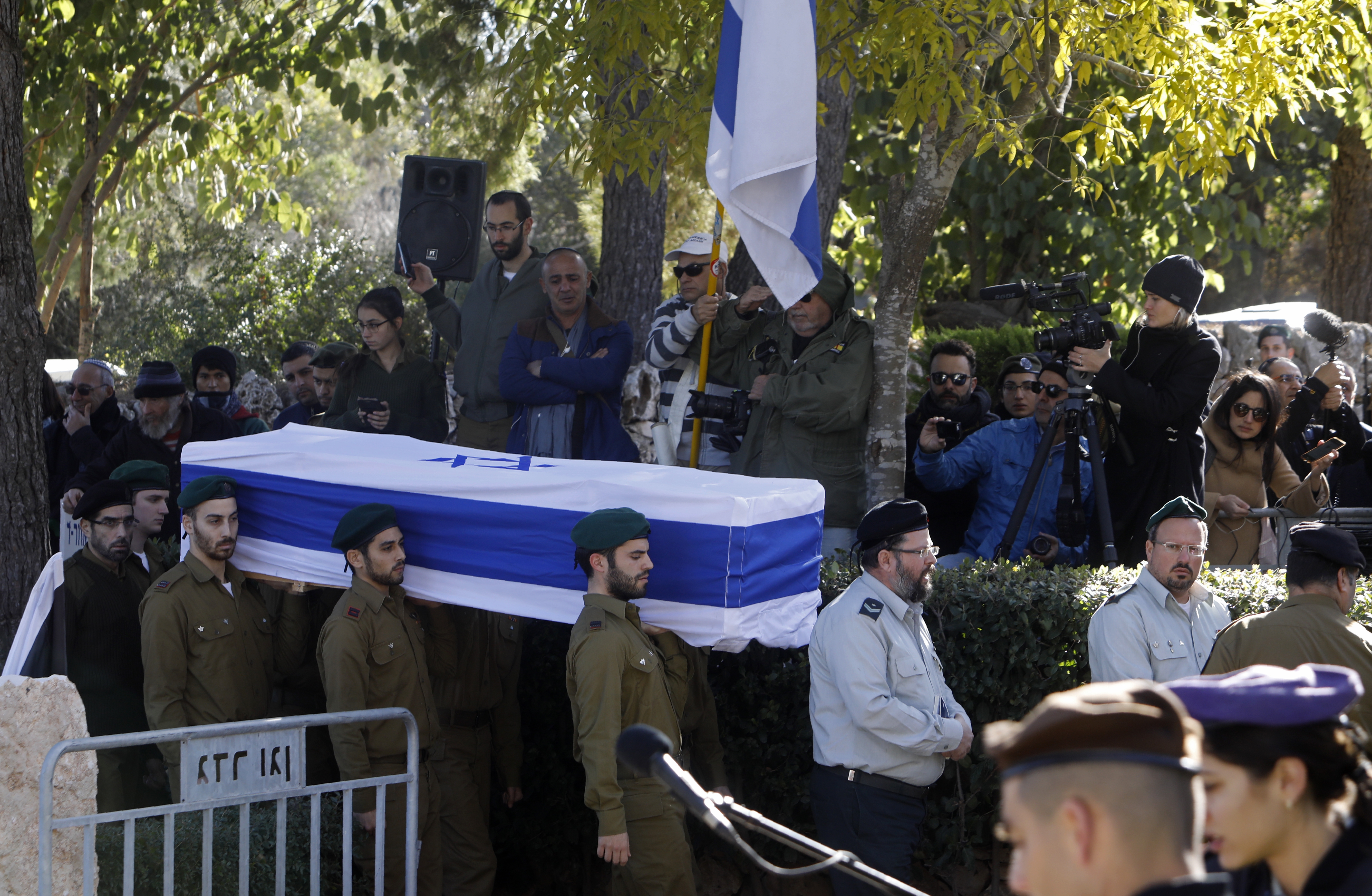  Israel: Cuatro soldados mueren en atentado con un camión