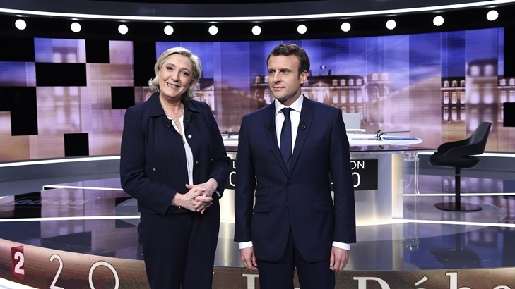  Pese a su inexperiencia, Macron sale airoso de un duro debate con Le Pen