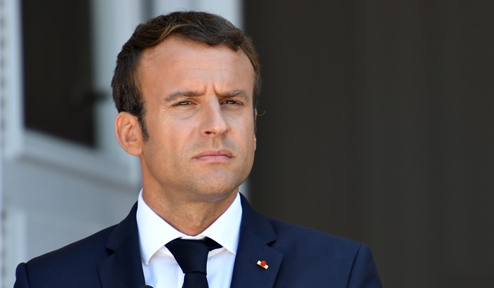  El presidente Emmanuel Macron rezongó a un estudiante que lo llamó “Manu”