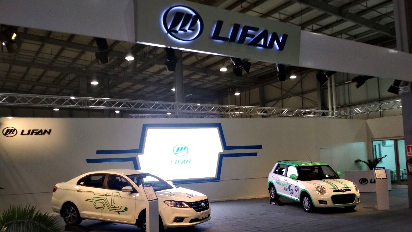  Lifan proyecta importar a Uruguay autos eléctricos con baterías intercambiables