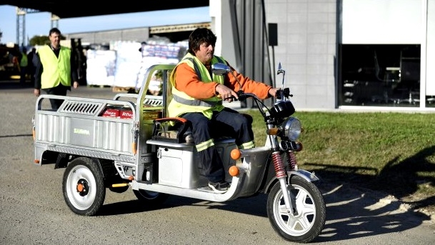  Plan piloto: La IM entrega moto-carros a recolectores que trabajaban en vehículos tirados por caballos