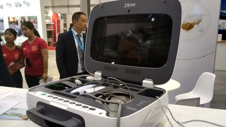  La empresa china ZTE presenta una valija para controles médicos remotos