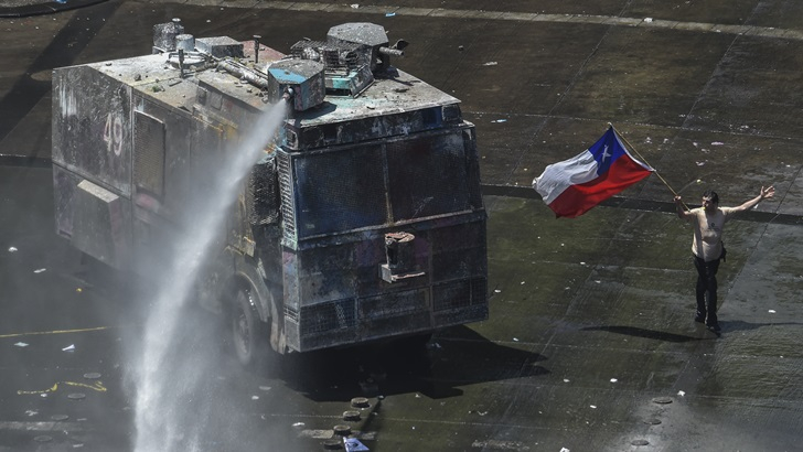  Otra jornada crítica en Chile y crece la posibilidad de una nueva Constitución: «Es el paraguas de todas las demandas»