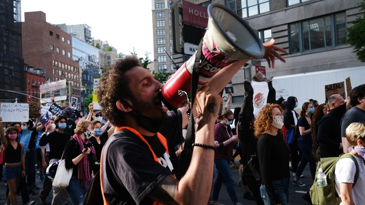  EEUU: Dos uruguayos participan de las manifestaciones contra el racismo en Nueva York