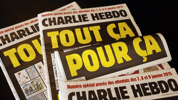 This picture taken on September 1, 2020 in Paris shows covers of French satirical weekly Charlie Hebdo reading «All of this, just for that,» to be published on September 2 to mark this week’s start of the trial for 14 accused in January 2015 jihadist attacks in Paris. – Twelve people, including some of France’s most celebrated cartoonists, were killed on January 7, 2015, when brothers Said and Cherif Kouachi went on a gun rampage at the paper’s offices. (Photo by – / AFP)