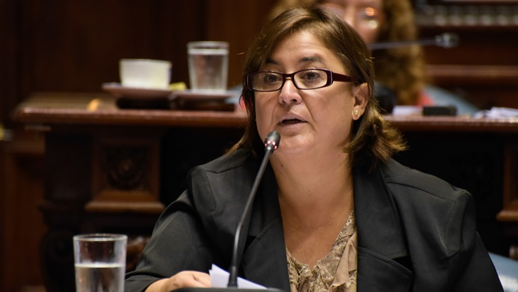  Sandra Lazo (FA): Uruguay «se confió en que llevamos una primera parte de la pandemia muy bien» y el gobierno «se demoró» en conseguir una vacuna; «no podemos decir que hay plan de vacunación cuando no hay fecha de inicio»
