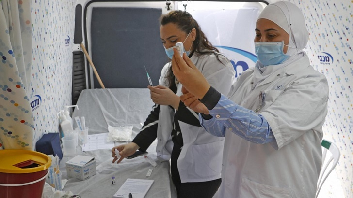  Covid-19: Israel se «entusiasma» con los primeros resultados de la vacuna de Pfizer y la vuelta a la «vida normal», mientras prueba nuevos medicamentos que permiten dar el alta en días a pacientes hospitalizados