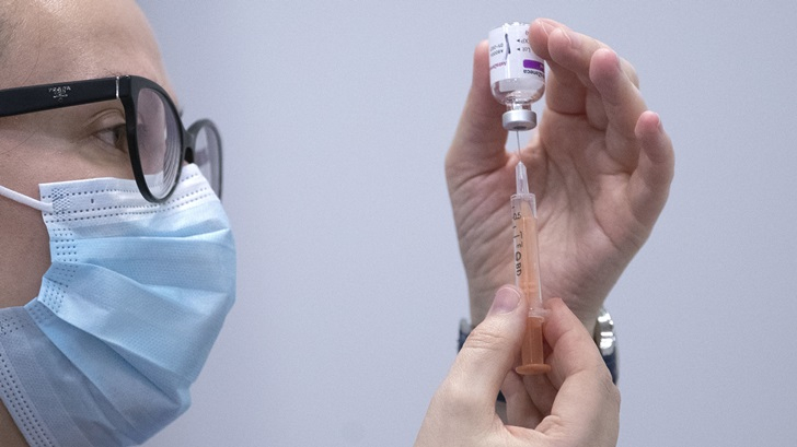  Vacunas de AstraZeneca llegarán a Uruguay a través del Covax: «Es una luz al final del túnel», dice representante de OPS/OMS