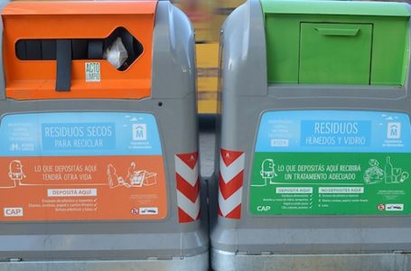 URUGUAY/MONTEVIDEO/ Nuevos contenedores para reciclar basura instalados en la Ciudad Vieja.
En la foto: Contenedores para reciclar en la Ciudad Vieja. Foto: Pablo Vignali / adhocfotos
2014-07-03 día jueves
adhocFOTOS