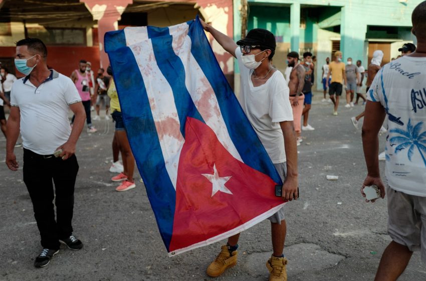  Debate sobre la situación en Cuba: Para Juan Martín Rodríguez (PN) el tema «es para el FA como las joyas de la abuela, no se puede tocar»; según Daniel Caggiani (FA), el oficialismo tiene «doble rasero» para mirar lo que sucede en la isla