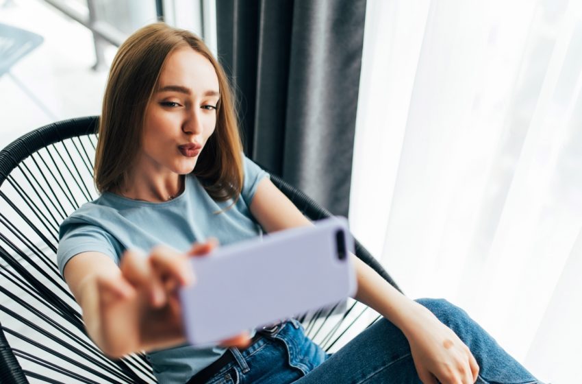  8 de cada 10 adolescentes usan filtros de belleza en redes sociales: ¿Cómo impacta en su autoestima y por qué es importante hablar con ellas de la «distorsión digital»?