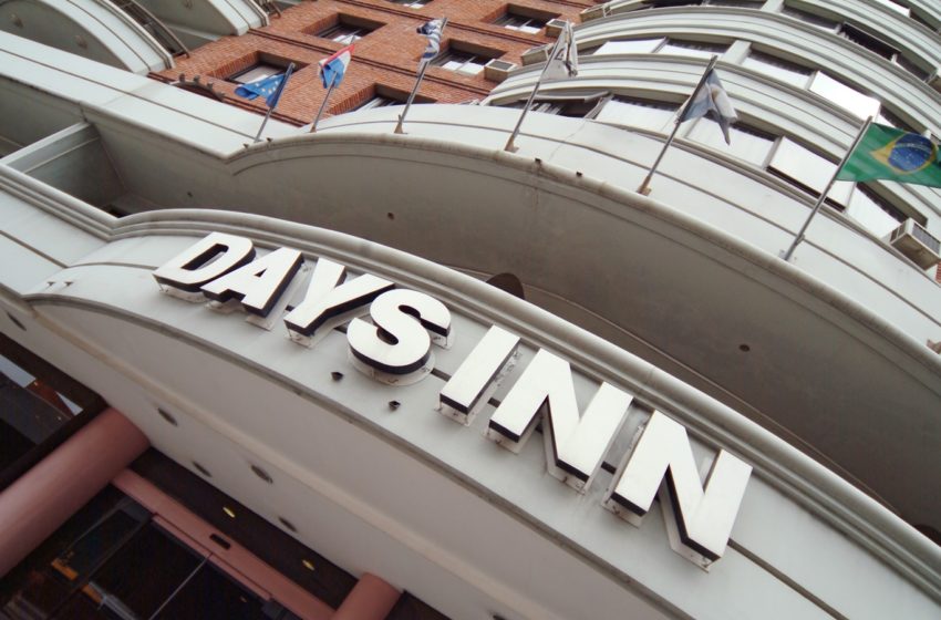  Days Inn Montevideo exige vacunación completa contra covid-19 para hospedar a mayores de 18 años: «Se tomó viendo lo que ocurre en otros hoteles de distintas partes del mundo», dice su directora