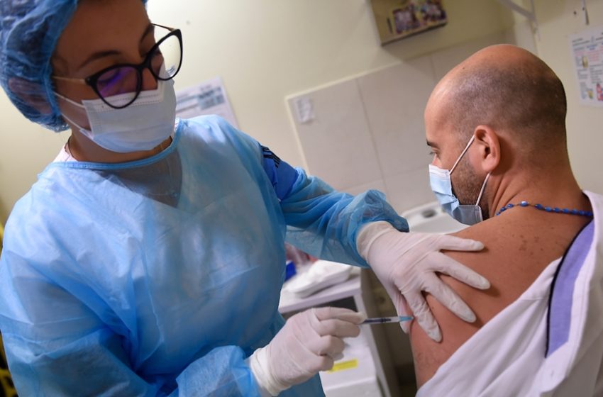  Vacunados con Sinovac en Uruguay podrán recibir tercera dosis de Pfizer