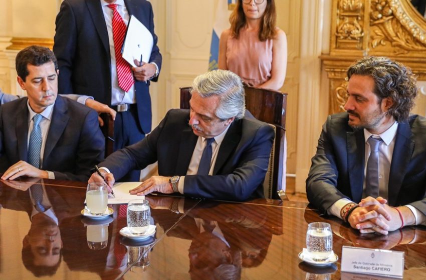  En Argentina, esta tarde asumen su cargo los nuevos ministros de Alberto Fernández. Contacto con nuestro corresponsal Fernando Gutiérrez