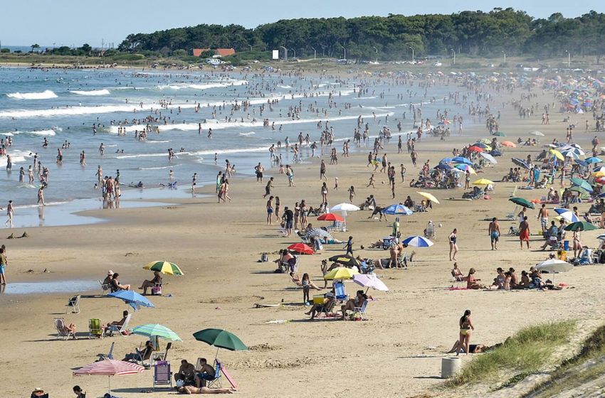  Rocha “tiene que hacer un clic en el turismo, sin maldonadizarse”: Intendente quiere mayor formalización y más demoliciones en la costa
