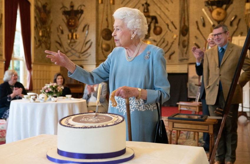  La Reina Isabel de Inglaterra cumplió 70 años en el trono