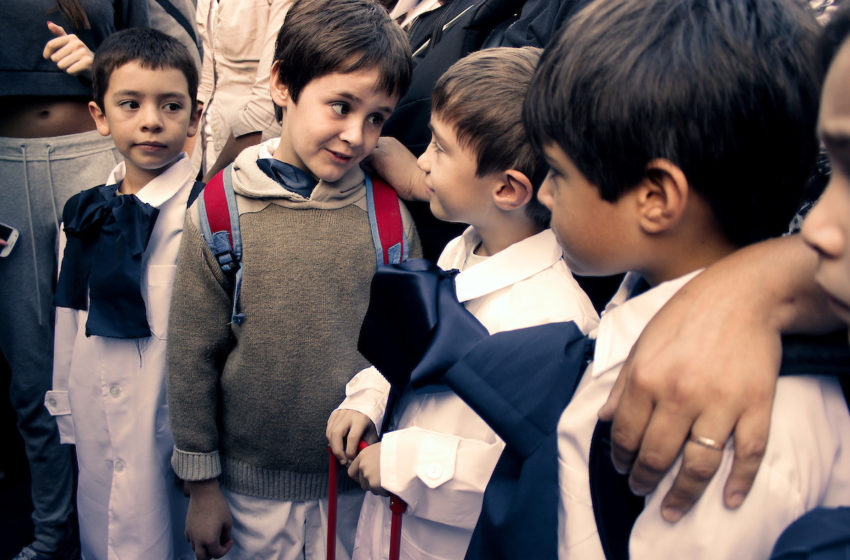  El pediatra González-Dambrauskas cuestiona la “discriminación” de los nuevos protocolos covid-19 para escolares y liceales, y advierte por «las otras emergencias» que enfrentan los menores