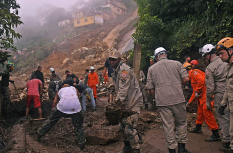Firefighters and volunteers remove mud at the zone affected by a giant landslide at Caxambu neighborhood in Petropolis, Brazil, on February 19, 2022. – A total of 136 bodies have been retrieved to date, according to civil defense officials, in the normally scenic tourist town some 60 kilometers (37 miles) north of Rio de Janeiro. (Photo by MAURO PIMENTEL / AFP)