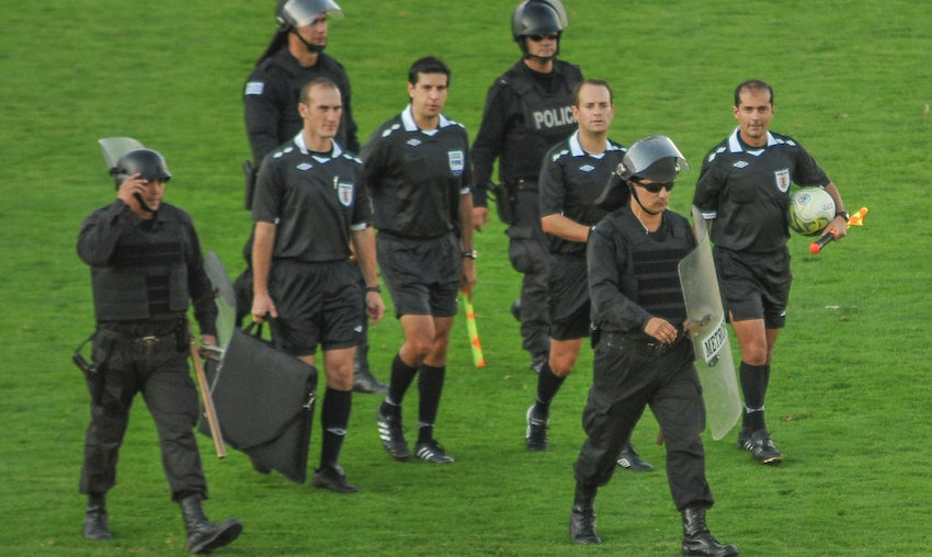 El fútbol uruguayo se suspendió por amenazas a los árbitros