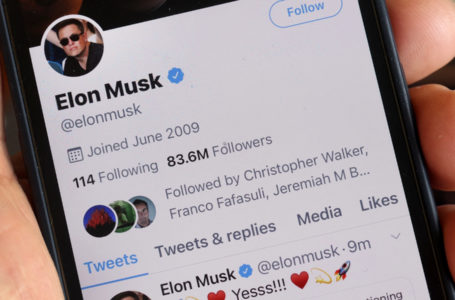 CHICAGO, ILLINOIS APRIL 25: In this photo illustration, The Twitter profile of Elon Musk with more than 80 million followers in shown on a cell phone on April 25, 2022 in Chicago, Illinois. It was announced today that Twitter has accepted a $44 billion bid from Musk to acquire the company. (Photo Illustration by Scott Olson/Getty Images) (Photo by SCOTT OLSON / GETTY IMAGES NORTH AMERICA / Getty Images via AFP)