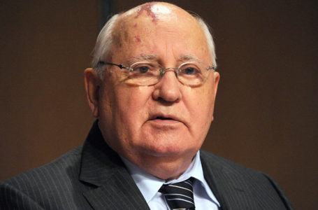 (FILES) In this file photo taken on November 25, 2011 former Soviet Union President Mikhail Gorbachev gives a press conference in Montpellier, southern France, as part of the New Policy Forum annual meeting. – The last leader of the Soviet Union, Mikhail Gorbachev, died on August 30, 2022 at the age of 91 in Russia, said a hospital quoted by Russian news agencies. (Photo by Pascal GUYOT / AFP)