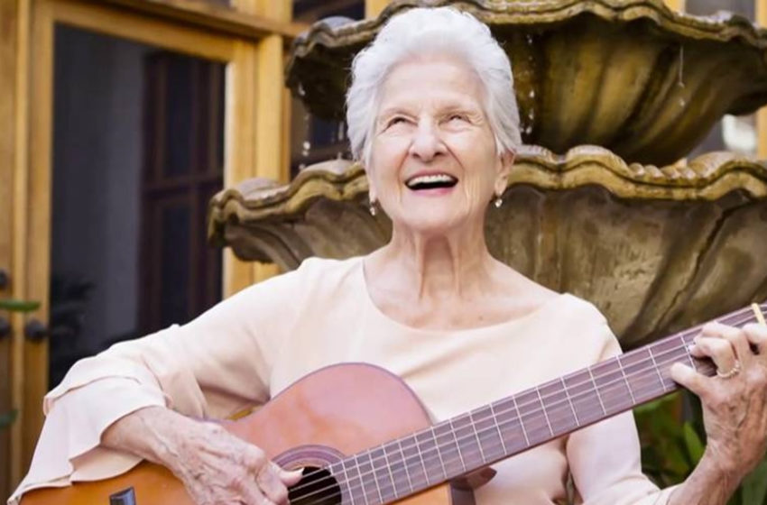  La Música del Día: Ángela Álvarez realiza sus sueños a la edad de 94 años