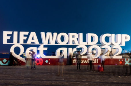 Visitors take photos with a FIFA World Cup sign in Doha on October 30, 2022, ahead of the Qatar 2022 FIFA World Cup football tournament. (Photo by Jewel SAMAD / AFP)