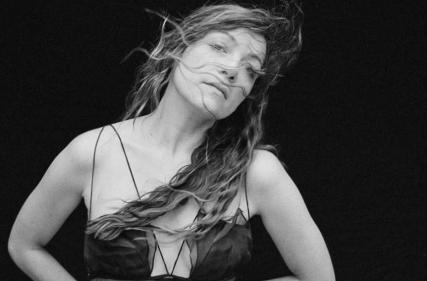  La Música del Día: El viaje introspectivo de Natalia Lafourcade