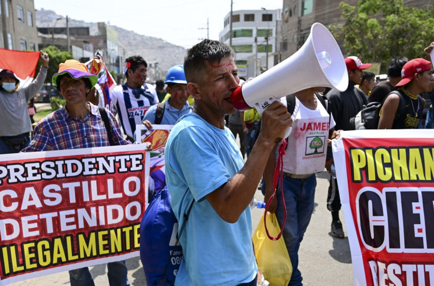  Perú: Una semana después de la destitución y prisión de Pedro Castillo, las protestas sacuden al país. ¿Qué salida tiene esta crisis? Análisis con Rodrigo Barrenechea y Carlos Noriega