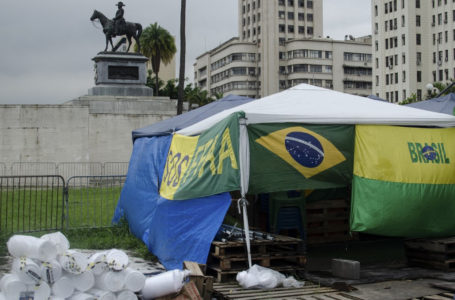View of a Brazil far-right ex-president Jair Bolsonaro supporters’ camp outside the Duque de Caxias refinery before it was dismantled in Rio de Janeiro, Brazil, taken on January 9, 2023. – Brazilian security forces cleared protest camps Monday and President Luiz Inacio Lula da Silva condemned «acts of terrorism» after a far-right mob stormed the seat of power in the capital, in chaotic scenes that triggered global shock. (Photo by Tercio TEIXEIRA / AFP) / The erroneous mention[s] appearing in the metadata of this photo by Tercio TEIXEIRA has been modified in AFP systems in the following manner: [the Duque de Caxias refinery] instead of [the central Duque de Caixas garrison]. Please immediately remove the erroneous mention[s] from all your online services and delete it (them) from your servers. If you have been authorized by AFP to distribute it (them) to third parties, please ensure that the same actions are carried out by them. Failure to promptly comply with these instructions will entail liability on your part for any continued or post notification usage. Therefore we thank you very much for all your attention and prompt action. We are sorry for the inconvenience this notification may cause and remain at your disposal for any further information you may require.