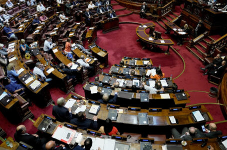 20230209/ Javier Calvelo – adhocFOTOS/ URUGUAY/ MONTEVIDEO/ Palacio Legislativo / Cámara de Diputados se reune en sesión extraordinaria bajo el regimen de Asamblea General para conmemorar los 50 años de lo que se denomino “febrero amargo” a raiz del libro homonimo de Amilcar Vasconcellos. Se conoce como “febrero amargo” de 1973 una serie de hechos que presagiaron el golpe de Estado en Uruguay del 27 de junio de 1973.
En la foto: Durante la Asamblea General por los 50 años de “febrero amargo” en el Palacio Legislativo en Montevideo. Foto: Javier Calvelo / adhocFOTOS
