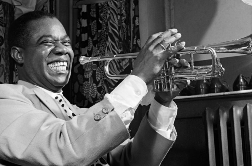  La Música del Día: Nueva York estrena museo de la estrella del jazz Louis Armstrong