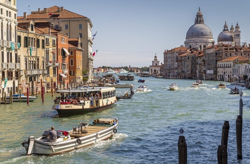  Venecia empezará a cobrar ingreso a visitantes para frenar impacto del turismo