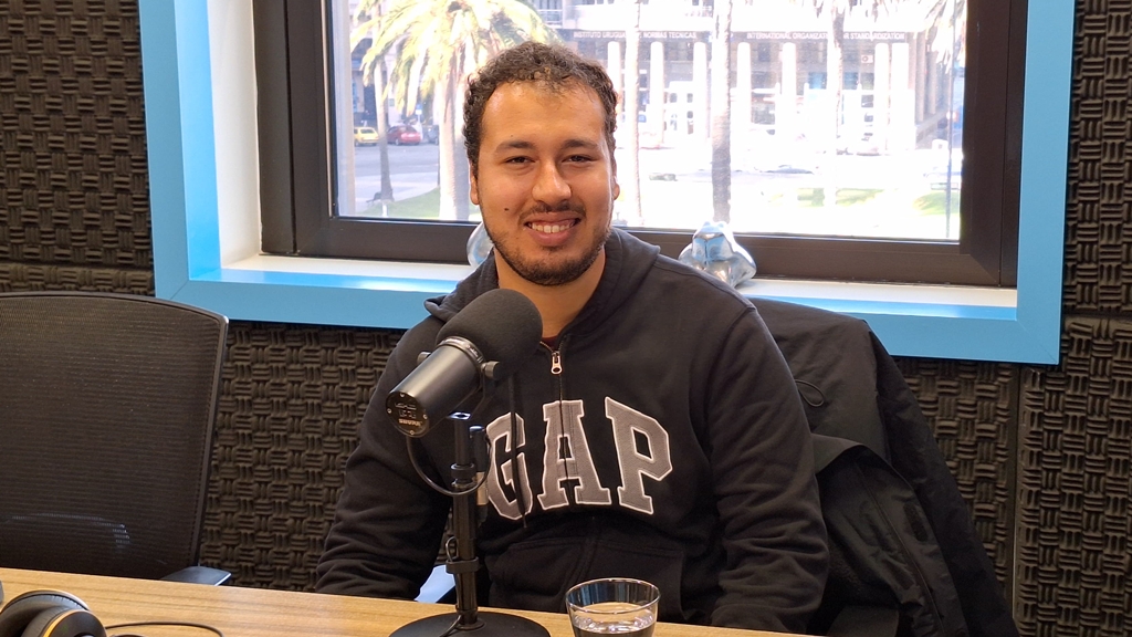 Joaquín Arrillaga (21 años). Participante de los programas de Amigosuy, masajista profesional, realizando un curso de locución y estudia teatro.