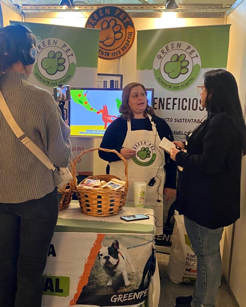 Stand de "GreenPet" en la Expo Uruguay Sostenible. Foto: En Perspectiva