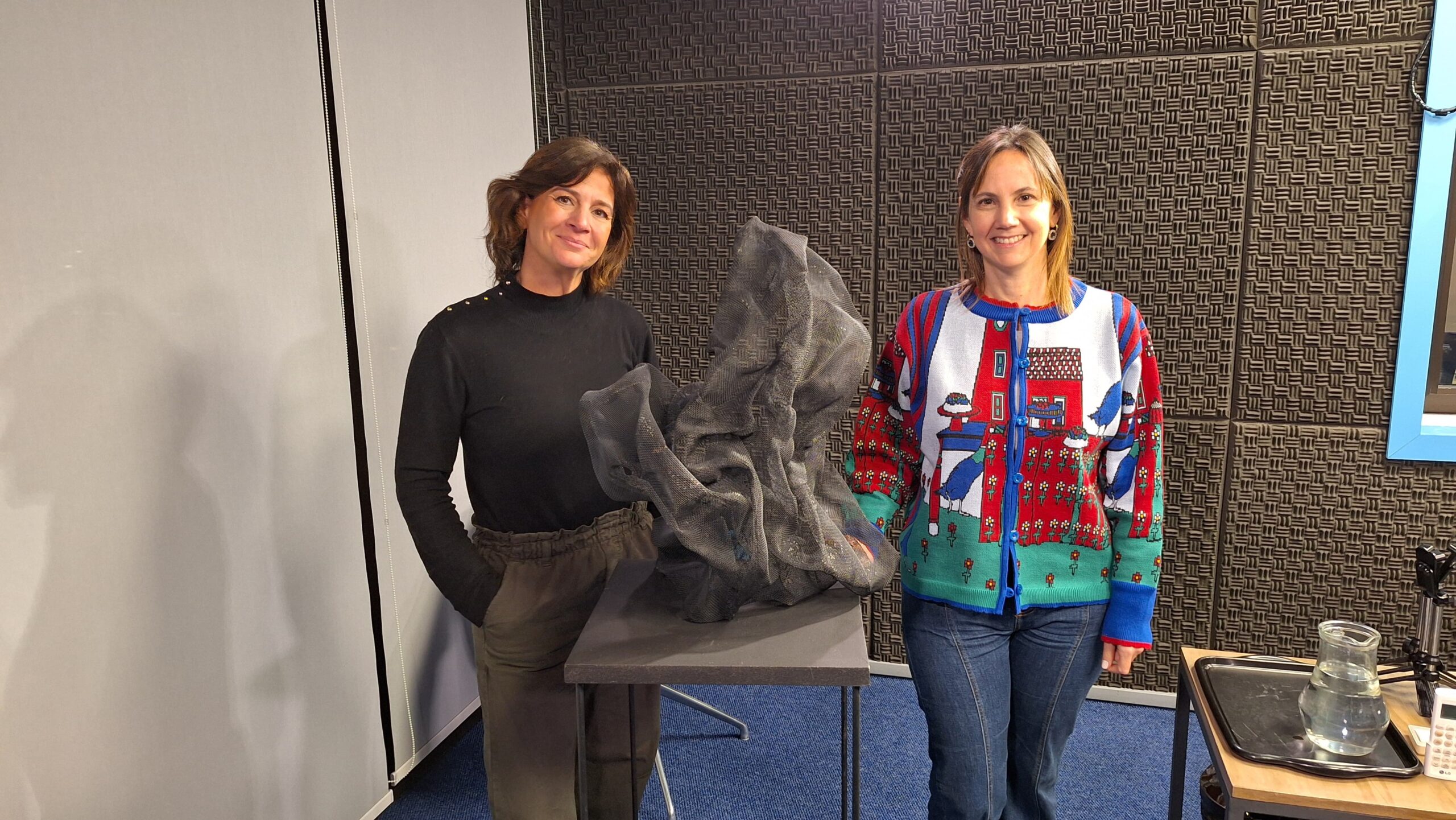 Daniela Bluth con Sophie González Benoit, conocida como Sogoben en su firma artística