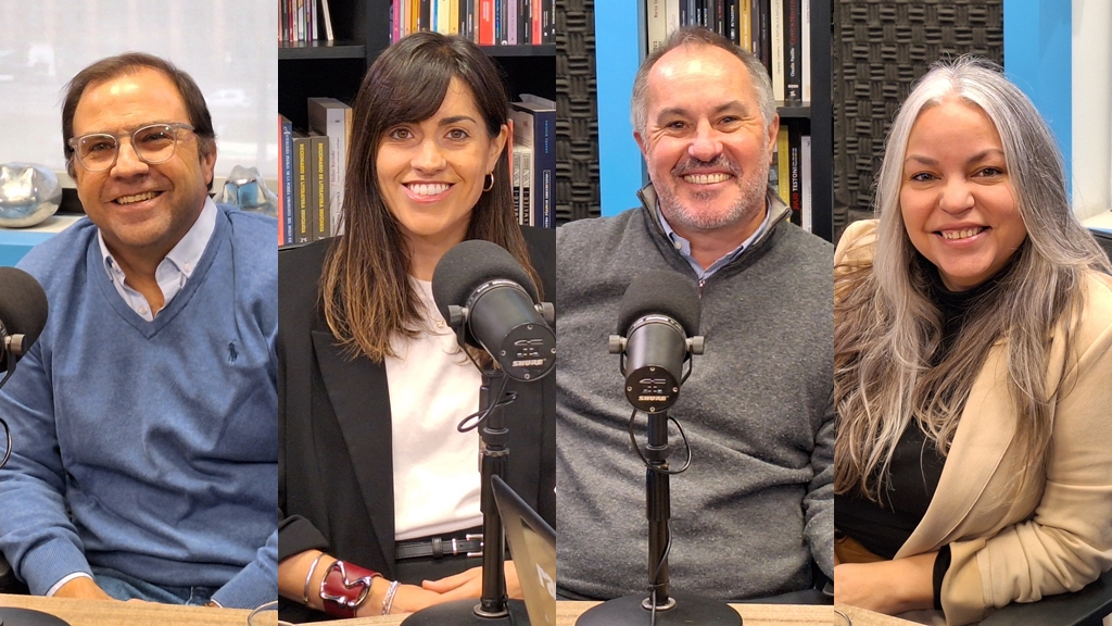 Carlos Acle, vicepresidente de Transformación Productiva de la CUTI y CEO de Onetree; Giuliana Corbo, CEO de Nearsure; Diego Gonzalez Lambrechts, CEO de Inco Soluciones; y Naciela Olivera, IT Manager de Quantik.