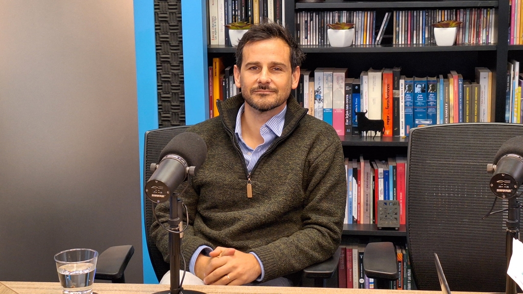 Alejandro Hughes. Contador Público y licenciado en Administración de Empresas por la Universidad de Montevideo. MBA por EAE Business School (Madrid). En 2022 junto a Pablo Fleurquin, desarrollaron Trivium, un software de gestión administrativa para instituciones educativas.