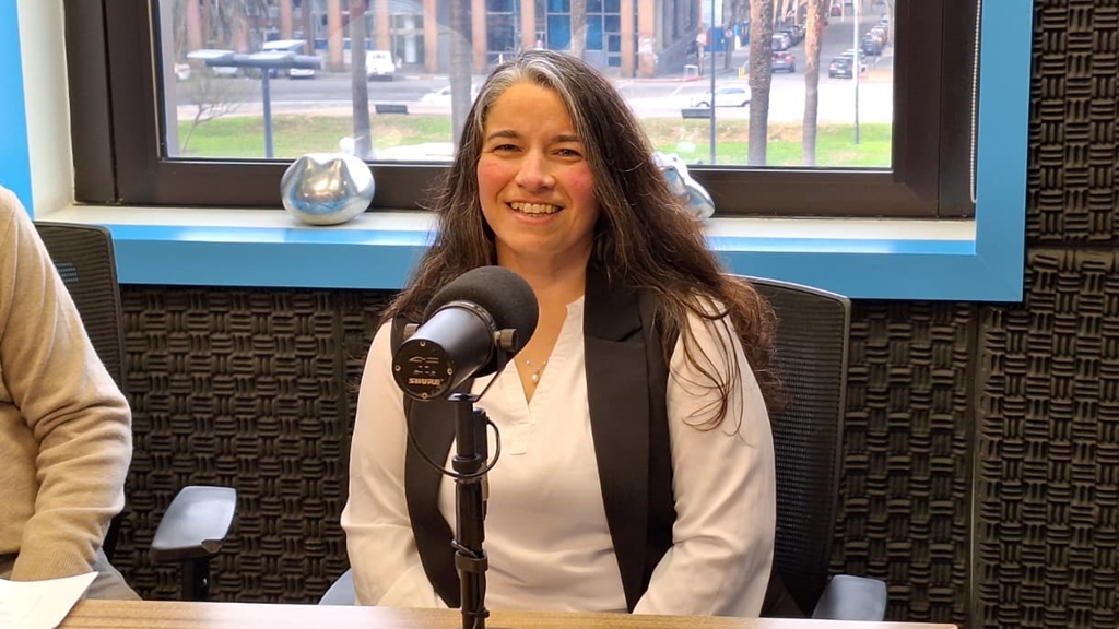 Angie Lecot. Ingeniera en Computación y Magíster en Ingeniería de Software, gerente de división de Datos e Inteligencia Artificial en el Área de Tecnologías de la Información de Agesic. Es docente en la Facultad de Ingeniería de la UdelaR.