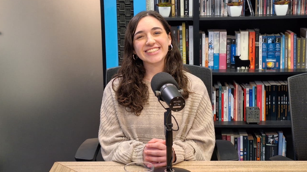 Paula Elutchanz. 16 años. Actriz y cantante. Participa en la obra interpretando a Jacinata.