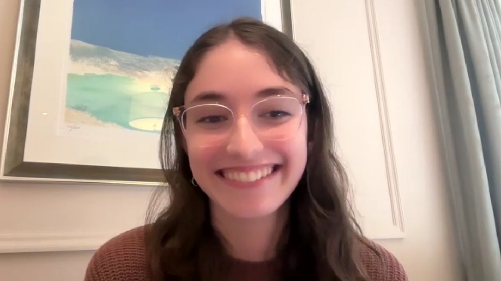 Lara Berman. 18 años. Actriz, directora y productora teatral. Coescritora, Codirectora y productora ejecutiva de El Club de los Perfecto. Productora de la obra Alicia en el País de las Maravillas.