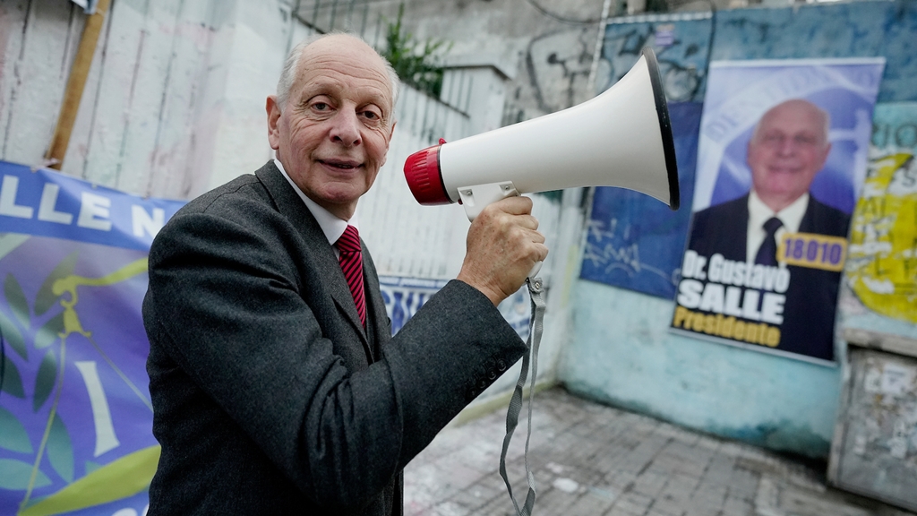 Gustavo Salle en su sede partidara. Foto: Javier Calvelo / adhocFOTOS