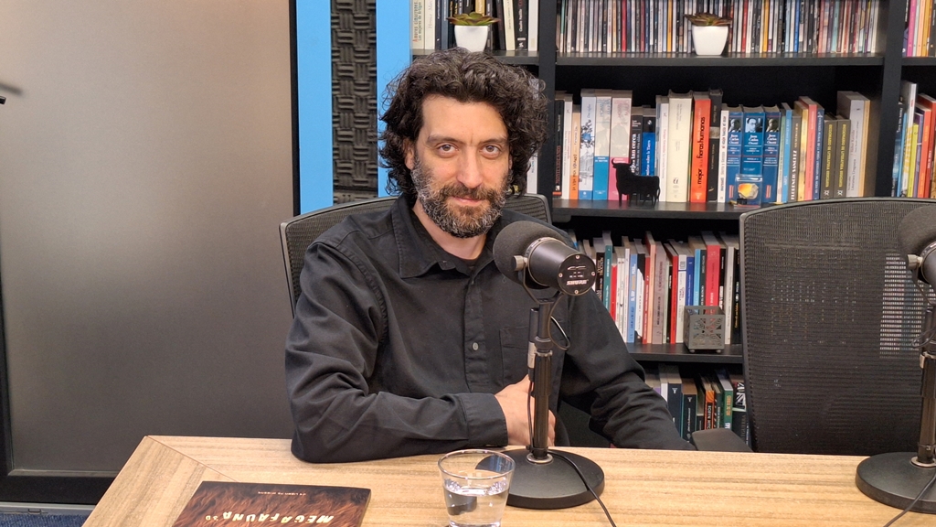 Martín Batallés, técnico en museología, diseñador y fotógrafo.