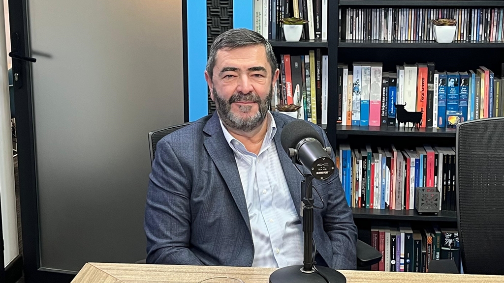 Raúl Echeberría. Director Ejecutivo de ALAI (Asociación Latinoamericana de Internet), miembro del directorio de la Corporación de Internet para la Asignación de Nombres y Números (ICANN, por sus siglas en inglés).