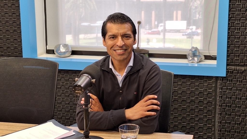 Roberto Acosto. Licenciado en Relaciones Laborales, especializado en Desarrollo Directivo en la escuela de Negocios del IEEM, y director de Recursos Humanos de Farmashop.