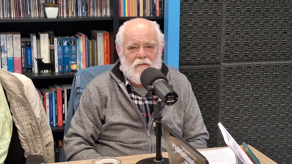 Héctor Musto. Doctor en Ciencias Biológicas, ex docente del Laboratorio de Organización y Evolución del Genoma de la Facultad de Ciencias, especializado en la genómica evolutiva, coordinador de La Mesa de Científicos.